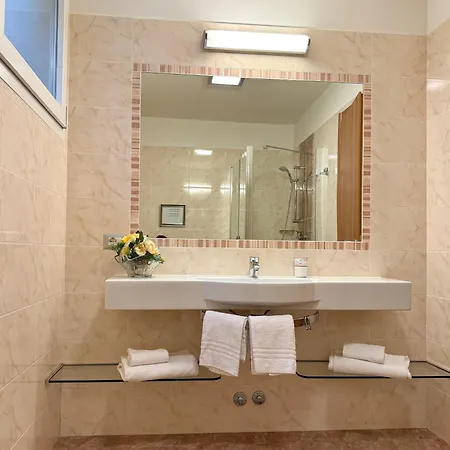 Charme ヴィラ トレメッツォ